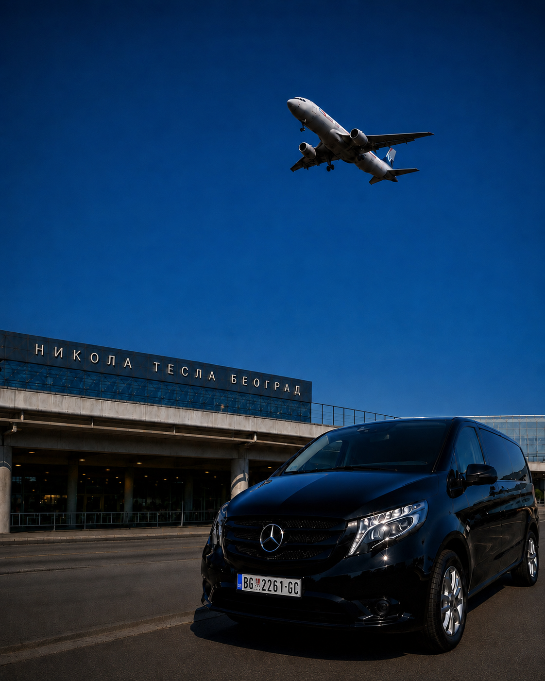 Aerodromski transfer Beograd — Mercedes Vito ispred terminala Nikola Tesla